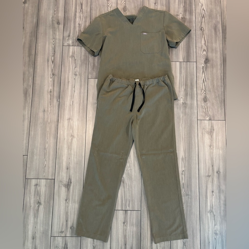 FIGS Scrubs Set | Olive Green